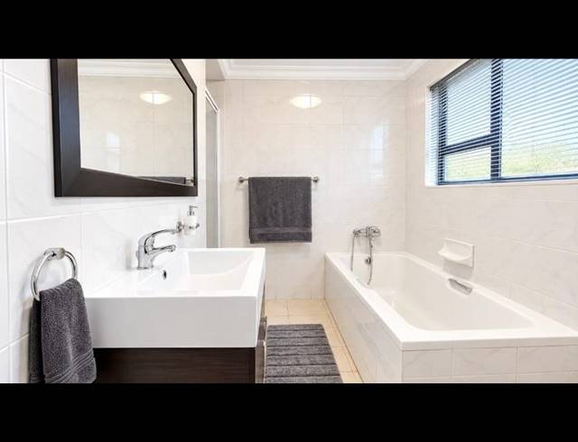 5 BEDROOM HOUSE FOR SALE IN SUNNYROCK